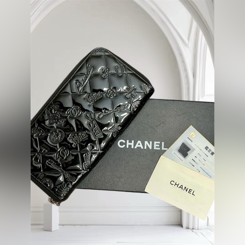 CHANEL 08 Lucky Patent Leather Zip Wallet. Full inclusion holo COA FLASH SALE